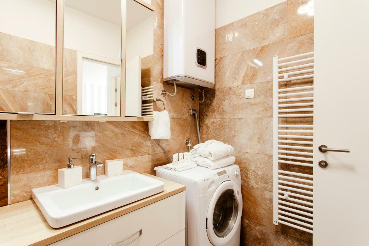 New Luxury Apartment Nives On Seaside 斯普利特 外观 照片