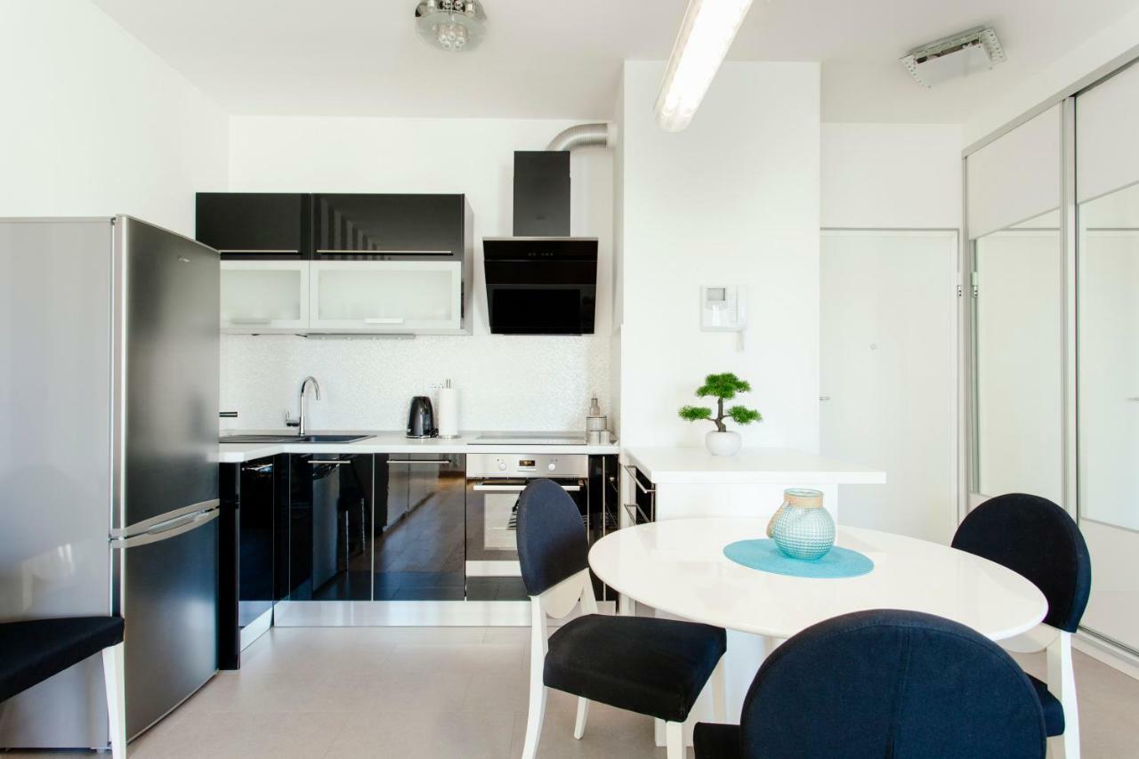 New Luxury Apartment Nives On Seaside 斯普利特 外观 照片