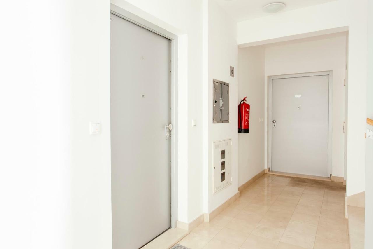 New Luxury Apartment Nives On Seaside 斯普利特 外观 照片
