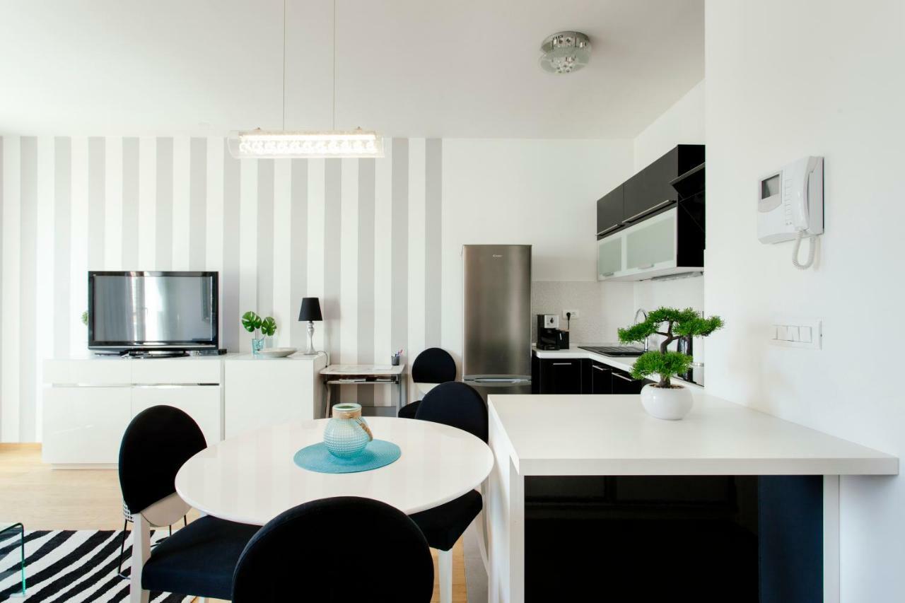 New Luxury Apartment Nives On Seaside 斯普利特 外观 照片