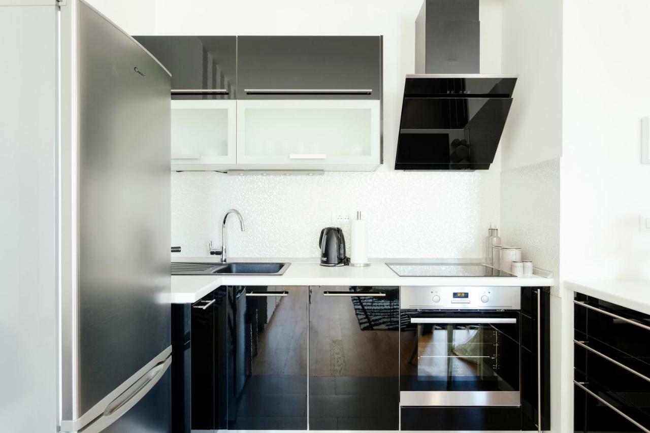 New Luxury Apartment Nives On Seaside 斯普利特 外观 照片