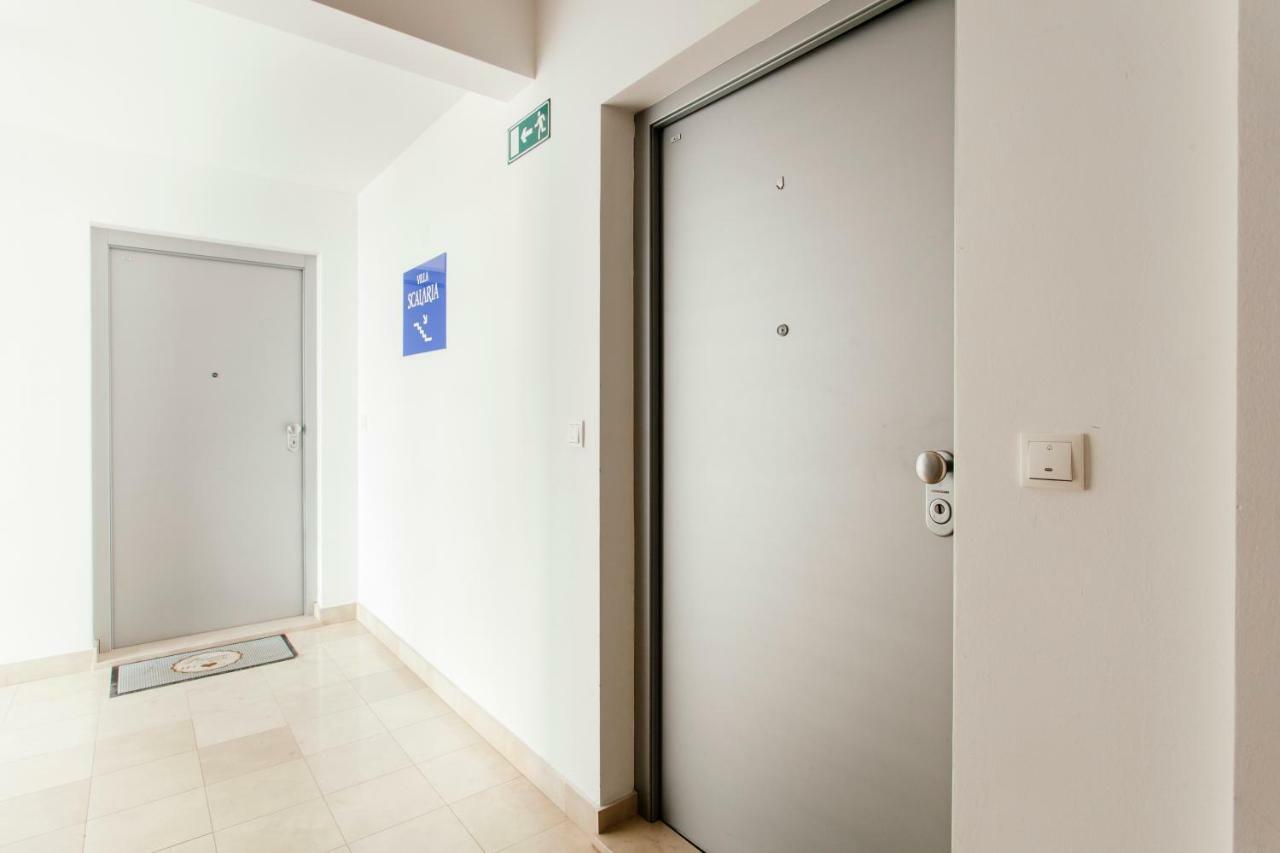 New Luxury Apartment Nives On Seaside 斯普利特 外观 照片